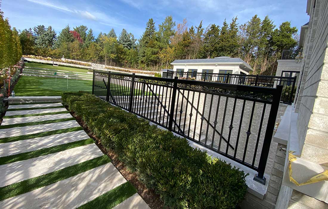 Aluminum Railing Wasaga Beach-Aluminum-Railings-Glass-Railings-Pool-Railings-Balcony-Railings-Banister-Railings-Porch-Railings-decks-and-railings-deck-with-railing-deck-with-rails