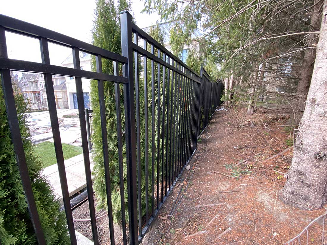 Brampton Fence-Aluminum Fence-Composite Fence-Aluminum Picket Fence-Vinyl Fence-Chain Link Fence Temporary Fence-Fence Gates-Aluminum Privacy Screens-Aluminum Gates-Semi Privacy Fence-Alu Vinyl Fence